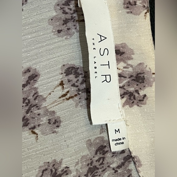 ASTR The Label ~ Size M ~ Lilac Floral Print Faux Surplice Wrap Crop Blouse - Picture 9 of 13